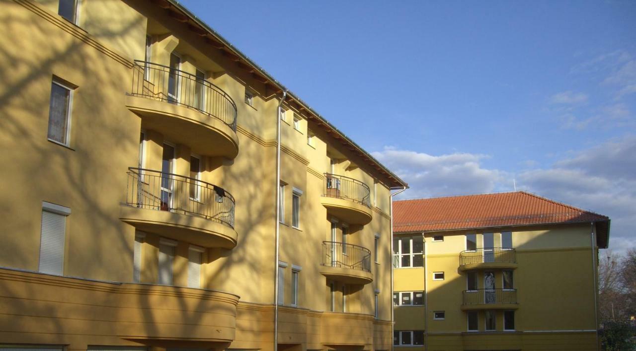 Arnyas Liget Lägenhet Pécs Exteriör bild
